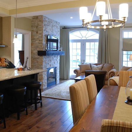 124 On Queen Hotel & Spa Niagara-on-the-Lake Екстериор снимка A modern open-plan kitchen and dining room