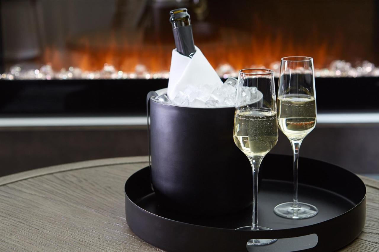 124 On Queen Hotel & Spa Niagara-on-the-Lake Екстериор снимка Champagne