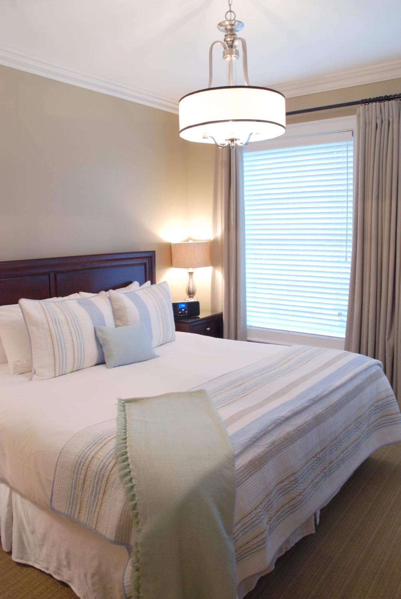 124 On Queen Hotel & Spa Niagara-on-the-Lake Екстериор снимка A bedroom