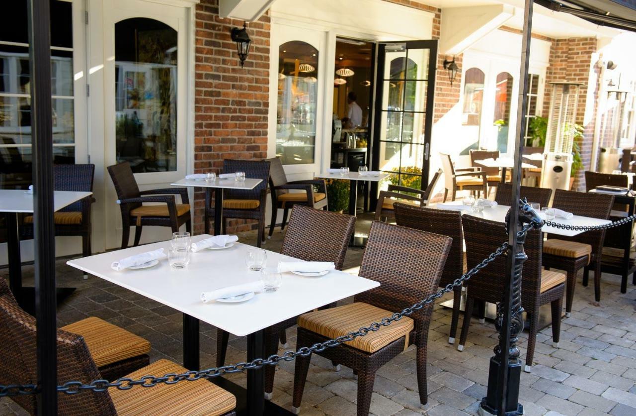 124 On Queen Hotel & Spa Niagara-on-the-Lake Екстериор снимка The patio at the restaurant
