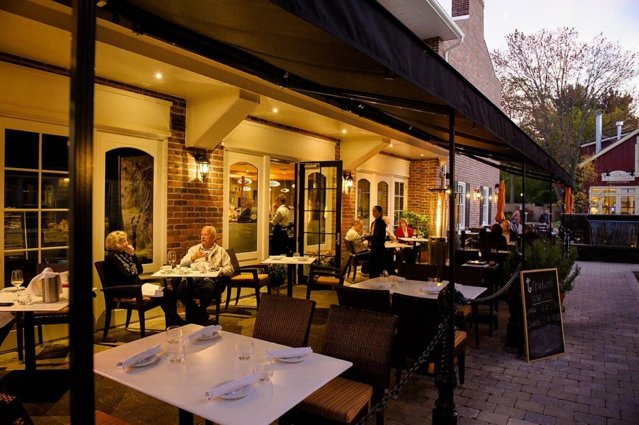 124 On Queen Hotel & Spa Niagara-on-the-Lake Екстериор снимка The restaurant in 2011