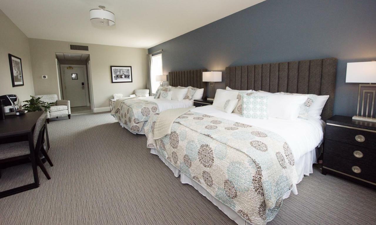 124 On Queen Hotel & Spa Niagara-on-the-Lake Екстериор снимка A guest room at the Hotel Vermont