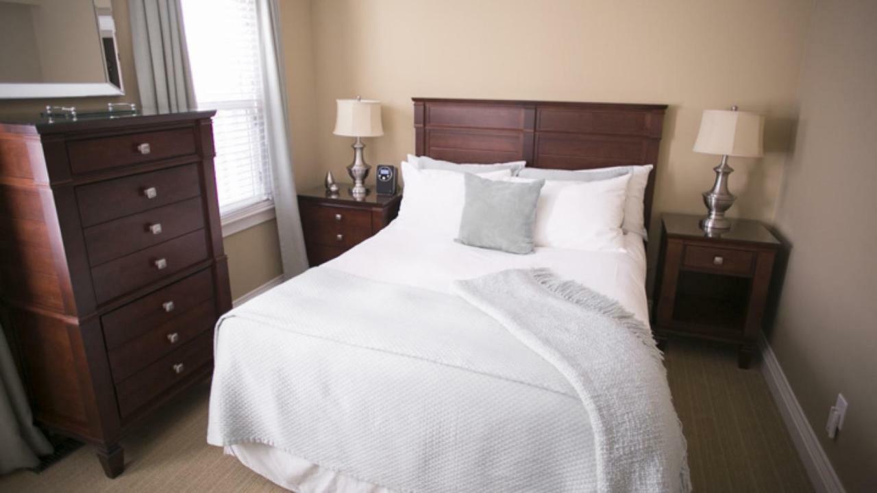 124 On Queen Hotel & Spa Niagara-on-the-Lake Екстериор снимка A bedroom