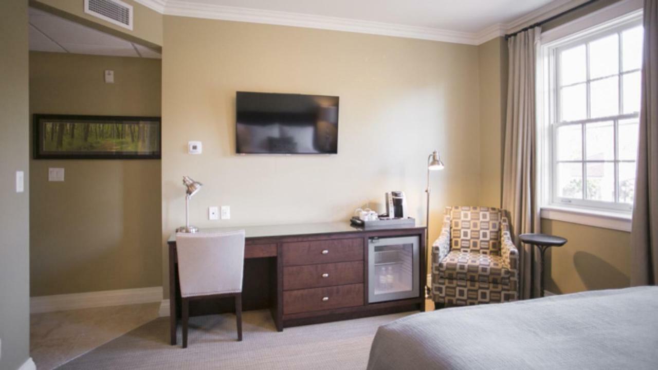 124 On Queen Hotel & Spa Niagara-on-the-Lake Екстериор снимка A room at the Hotel Vermont