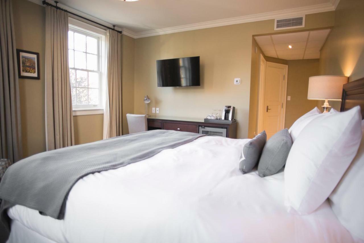 124 On Queen Hotel & Spa Niagara-on-the-Lake Екстериор снимка A room at the Inn at 97W