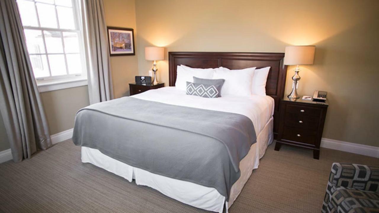 124 On Queen Hotel & Spa Niagara-on-the-Lake Екстериор снимка A guest room at the Inn at St. John's
